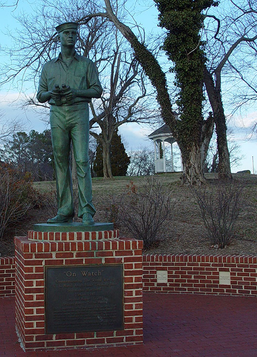 The bronze sculpture 'On Watch,' (commemorating the World War II U.S. Naval Amphibious Training Base, Solomons, Maryland, 1942-1945 by artist Antonio Tobias Mendez (2007). Image by CramYourSpam.This work is licensed under the Creative Commons Attribution-Share Alike 3.0 License.