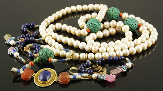 Chinese pearl necklace. Kaminski Auctions image.