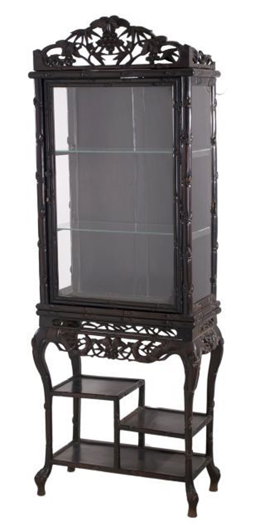 Chinese rosewood display cabinet, 19th/20th century. Gray’s Auctoneers image.