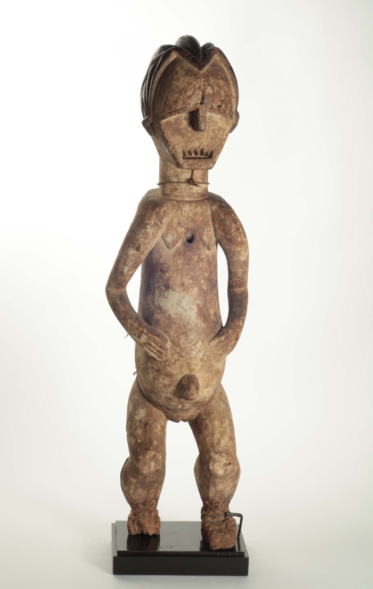 Statua-reliquiario AMBETE (Gabon), legno, caolino, altezza cm 68. Courtesy Cambi Genova
