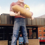 A giant Muffler Man holding a hotdog outside Bunyon's in Cicero, Ill. Image by Mykl Roventine. This file is licensed under the Creative Commons Attribution 2.0 Generic license.