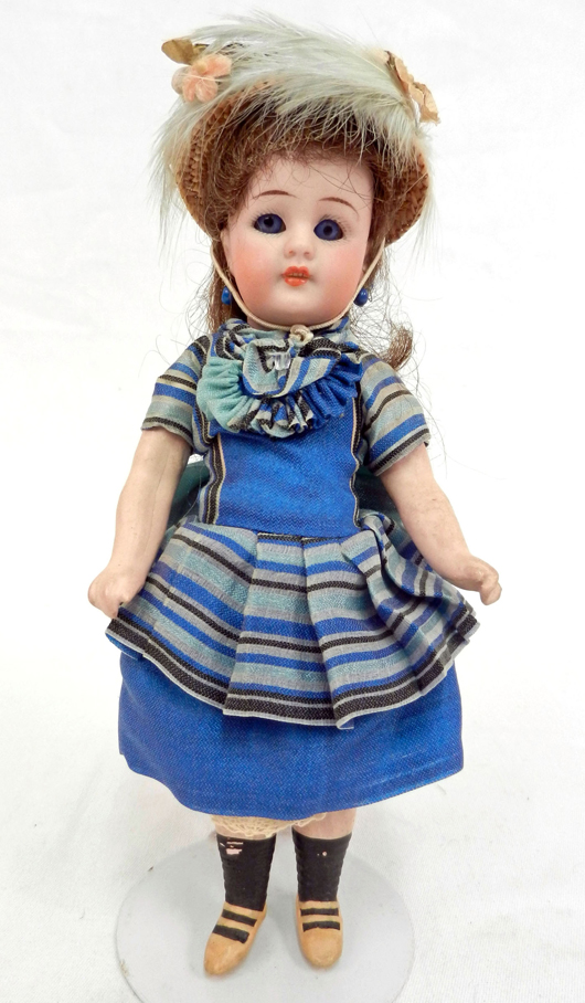 Simon & Halbig 1078 bisque socket-head doll. Stephenson’s image.