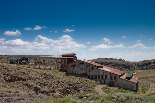 A building at the Carissa Mine. Image by Anna-Katharina Stöcklin. This file is licensed under the Creative Commons Attribution-Share Alike 3.0 Unported license.