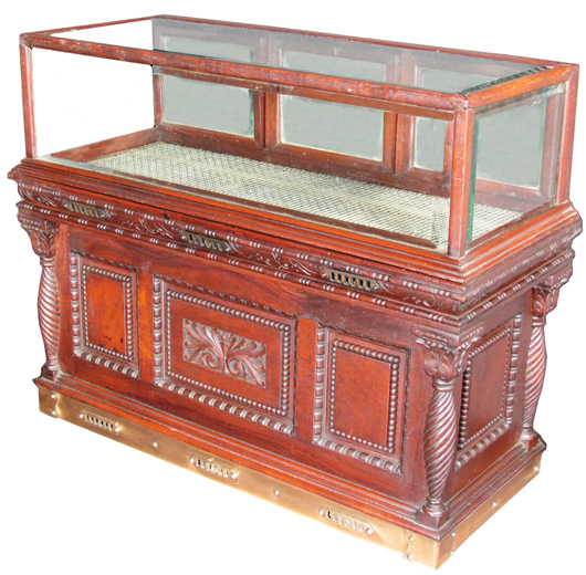 Salesman's sample cigar and tobacco store showcase with carrying case, made in 1897. Estimate: $15,000-$25,000. Showtime Auction Services image.