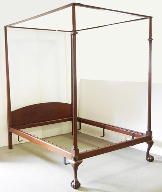 Kittinger Williamsburg Chippendale-style mahogany four-poster bed. Stephenson's Auctioneers image.