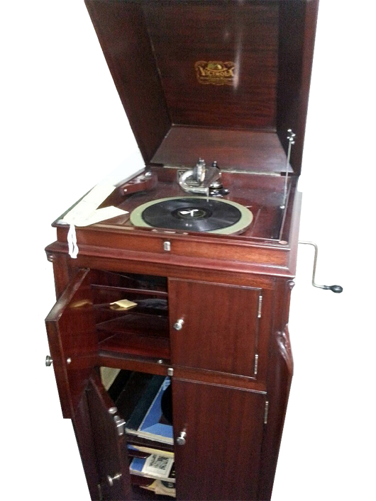 1913 Victrola record player in four-door cabinet, with key, spare needles, 31 records. Stampler Auctions image.