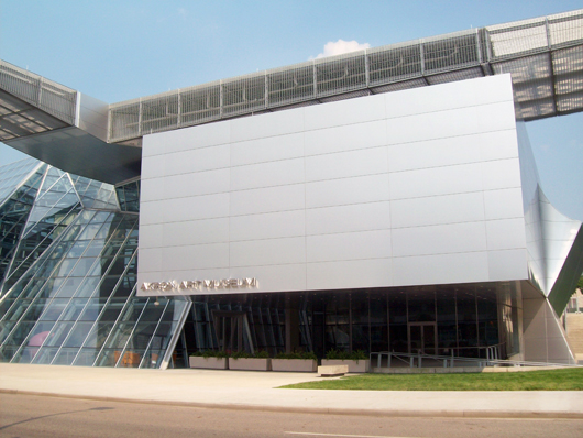Akron Art Museum in Akron, Ohio. Image Threeblur0, courtesy of Wikimedia Commons.