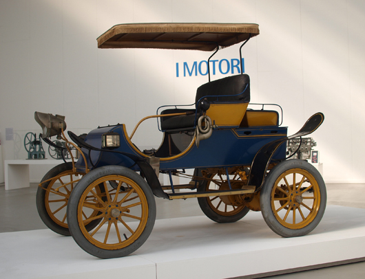 The Pope Motor Car Company followed its Pope-Toledo Type XII with the 1907 Pope C/60 V, as shown here. Photo by Tomislaw Medak, licensed under the Creative Commons Attribution-Share Alike 2.0 Generic license.