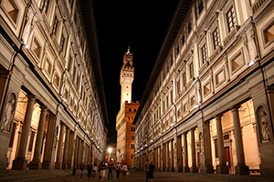 Night view of the 16th-century Galleria degli Uffizi in the historic center of Florence, Italy. May 25, 2006 photo by Chris Wee, licensed under the Creative Commons Attribution 2.0 Generic license.