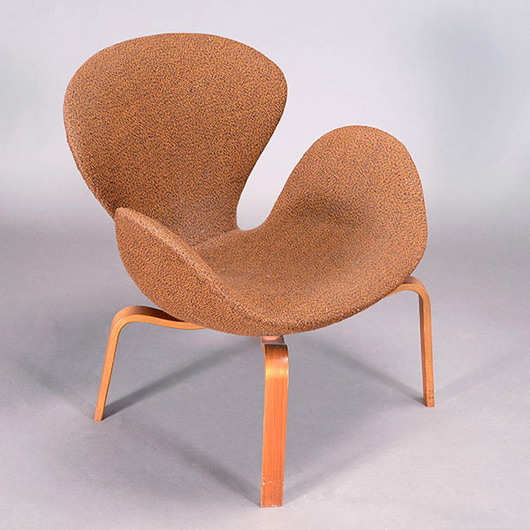 Lot 894: Arne Jacobson Swan Chair, first year production. Estimate: $1,200-$1,600. Michaan’s Auctions image.