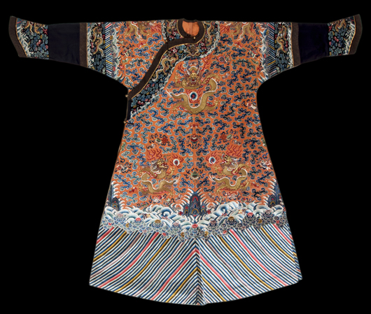 Chinese Imperial consort’s formal court robe. Estimate: £8,000–£10,000. Dreweatts & Bloomsbury Auctions image.