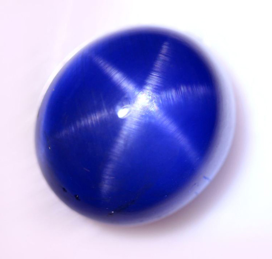 Lot 49: oval cabochon standard cut natural blue star sapphire. Gray’s Auctioneers image.