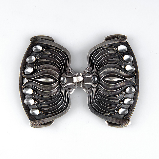 A prime piece in Quittenbaum’s Dec. 10 auction is this silver belt fastener in butterfly form by Henry van de Velde, 1898-99. Set with Ceylon moonstones and diamonds; provenience the Osthaus family. Estimate 40,000-60,000€ ($54,000-$80,000). Photo courtesy Quittenbaum Kunstauktionen, GmbH.