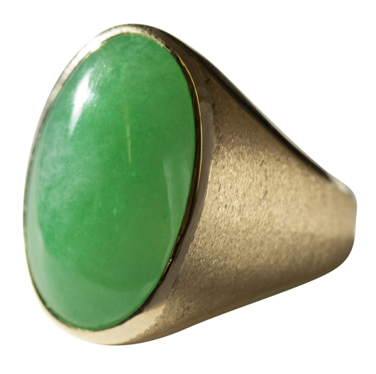 This man’s jadeite ring and 18K gold ring sold for an impressive $15,470. Clars Auction Gallery image.
