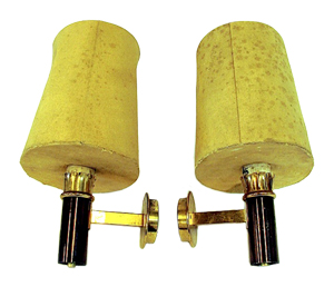 Eight brass and copper brass appliques, with lampshade. Stilnovo. Estimates: €3,000-€3,500. Nova Ars Auction image.
