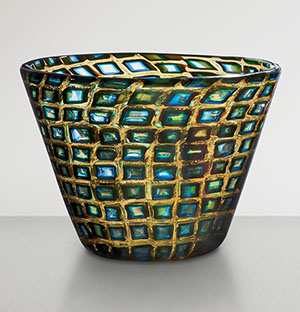 This colorful low vase in the murrine romane technique is one of the highlights of ‘Venetian Glass by Carlo Scarpa: The Venini Company, 1932-1947’ at the Metropolitan Museum of Art through March 2. A similar vase was exhibited at the Venice Biennale in 1936. Private collection. Photo courtesy Metropolitan Museum of Art.