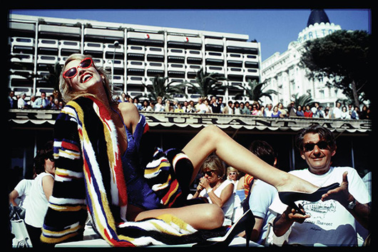 Jerry Hall and Helmut Newton, Cannes by David Bailey, 1983 copyright David Bailey. From the exhibition Bailey's Stardust, sponsored by HUGO BOSS, National Portrait Gallery, London, 6 Feb. - 1 June, 2014), www.npg.org.uk.