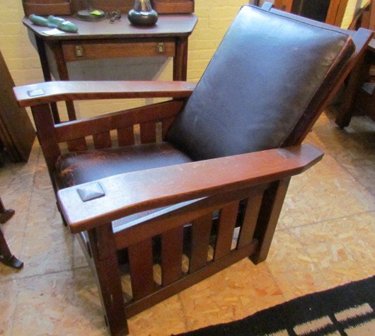 This Stickley Brothers Quaint Morris chair shows a remarkable resemblance to Gustav’s no. 369 Morris. Image courtesy of LiveAuctioneers.com and Royka’s.
