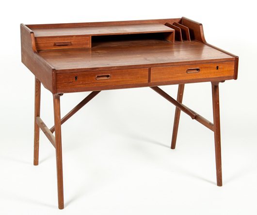 Danish Modern desk, branded 'VM #65' for Vinde Mobelfabrik, designed by A.W. Iversen, postal-style desk with steppe tier top over two drawers, 33