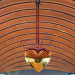 Jeff Koons, 'Hanging Heart (Gold/Magenta),' 1994-2006, mirror-polished stainless steel with transparent color coating. © Jeff Koons. Photography by Marc F. Henning, courtesy Crystal Bridges Museum of American Art.