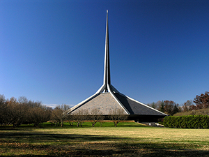 North Christian Church, designed by Eero Saarinen, one of the city's modern architectural landmarks. Image by Greg Hume. This file is licensed under the Creative Commons Attribution-Share Alike 2.5 Generic license.