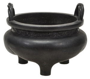 A Chinese bronze censer, a vessel created for burning incense, was the highlight of the sale, selling for £8,060 ($13,362). Dreweatts & Bloomsbury image.