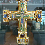 Cross from the Guelph Treasure (Bode Museum, Berlin). Image courtesy of Wikimedia Commons.
