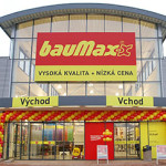 The front entry of a bauMax store in the Czech Republic, decked out with balloons. Image courtesy of bauMax.