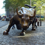 The 'Charging Bull' has been behind a barrier for 2 1/2 years. Image by Andreas Horstmann, courtesy Wikimedia Commons.