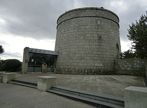 James Joyce Tower and Museum in Sandycove, Dublin, Ireland. Image by YvonneM. This file is licensed under the Creative Commons Attribution-Share Alike 3.0 Unported license.