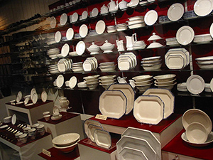 Dishes rescued from the Arabia steamboat. Image by Johnmaxmena2. This file is licensed under the Creative Commons Attribution-Share Alike 3.0 Unported license.