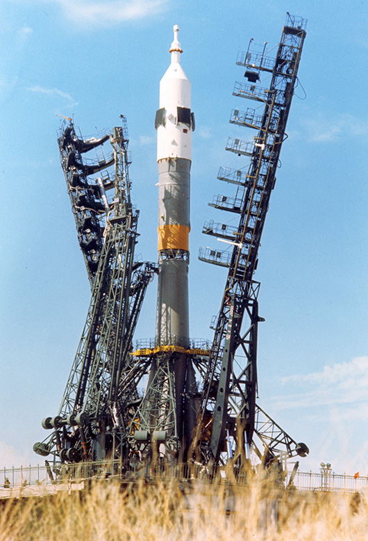 A Soyuz spacecraft and launch vehicle are installed on the launch pad at the Baikonur complex in Kazakhstan. Image courtesy of Wikimedia Commons.