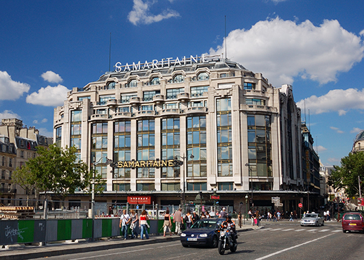 View of La Samaritaine department store in Paris, as seen from the Pont Neuf. Photo by Pierre Camateros, licensed under the Creative Commons Attribution-Share Alike 3.0 Unported license.