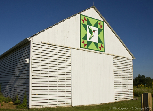 A barn displaying a quilt block in central Illinois. Image courtesy of Barn Quilt Heritage Trail, McLean County, Ill. http://www.mcleancountybarnquilts.com/