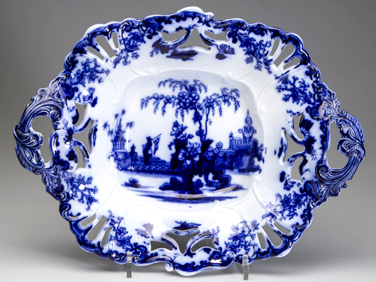 Scinde pattern rare flow blue two-handled serving dish indicated the strength of bidding for the Prus collection. The dish sold for $1,035 (estimate: $200-$300) (Lot 145).