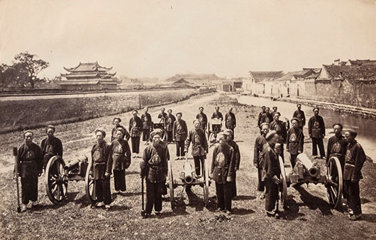 One of more than 100 prints comprising a circa 1860s Chinese photograph album, which sold for £37,200 ($62,726). Dreweatts & Bloomsbury Auctions image.