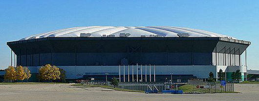 August 2011 photo of the Silverdome in Pontiac, Michigan, taken by Alex Simple. Licensed under the Creative Commons Attribution-Share Alike 3.0 Unported license.