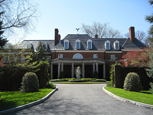 Hillwood Estate, Museum and Gardens, located at 4155 Linnean Avenue, NW Washington, DC. The estate is the former home and garden of Marjorie Merriweather Post. The house, originally known as Arbremont, was designed by John Deibert in 1926. Image by Jllm06, courtesy of Wikimedia Commons. 