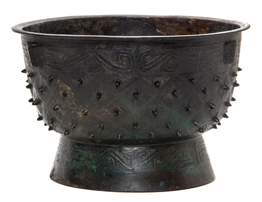Bronze yu ritual food vessel. Price realized: $182,500. Leslie Hindman Auctioneers image.