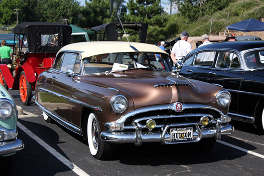 A 1953 Hudson Hornet Hollywood Hardtop. Image by Armchair Aviator. This file is licensed under the Creative Commons Attribution 2.0 Generic license.