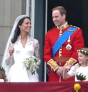 The newly married Duke and Duchess of Cambridge on the balcony of Buckingham Palace, April 29, 2011. Magnus D derivative work: Blofeld Dr., Creative Commons ShareAlike 2.0 License.