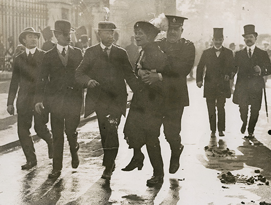 Emmeline Pankhurst’s arrest at Buckingham Palace by an unknown photographer, May 21, 1914 © National Portrait Gallery, London.