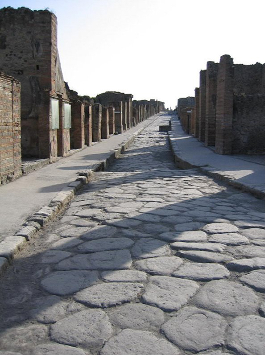 A narrow Pompeii street paved in stone. Image by Paul Vlaar. This file is licensed under the Creative Commons Attribution-ShareAlike 3.0 Unported License.