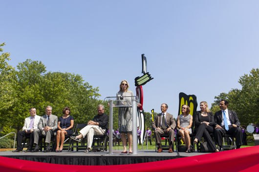 Dorothy Lichtenstein, the wife of the late Roy Lichtenstein, addresses the crowd at the unveiling of ‘Five Brushstrokes’ at Block Party at the IMA on Aug. 29. Image courtesy of Indianapolis Museum of Art. 