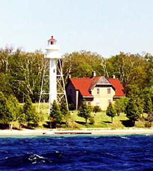 Plum Island rear light. Photo by Jjegers. Licensed under Creative Commons Attribution 2.5 via Wikimedia Commons.