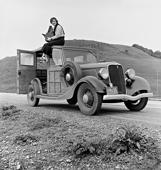 Dorothea Lange, with Graflex camera in hand, in California. Image courtesy of Wikimedia Commons.