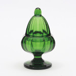 19th-century emerald green, acorn-shape sugar bowl cut with eight flutes. Attributed to New England Glass Co., Cambridge, Mass. Image courtesy Ian Simmonds