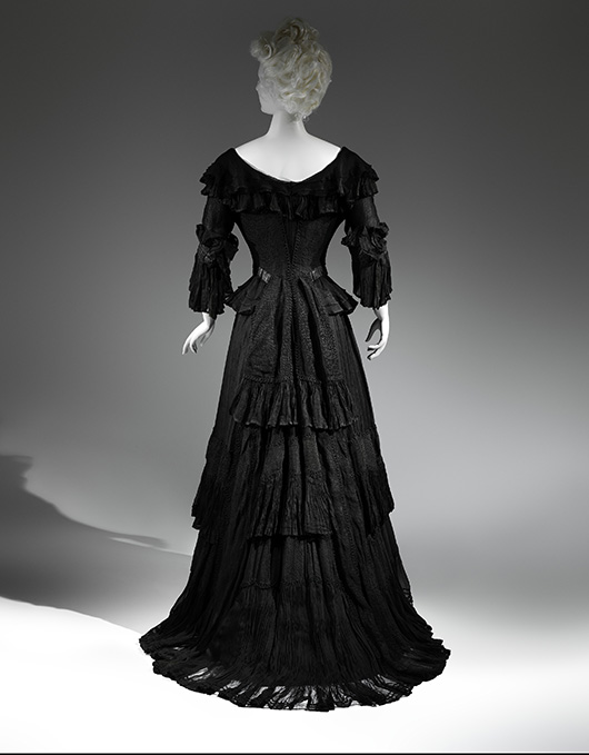 Mourning dress, 1902-1904, black silk crape, black chiffon, black taffeta. The Metropolitan Museum of Art, Gift of The New York Historical Society, 1979 (1979.346.93b, c). Photo: © The Metropolitan Museum of Art, by Karin L. Willis