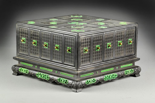 Fine Chinese ivory inlaid zitan snuff box. Midwest Auction Galleries image