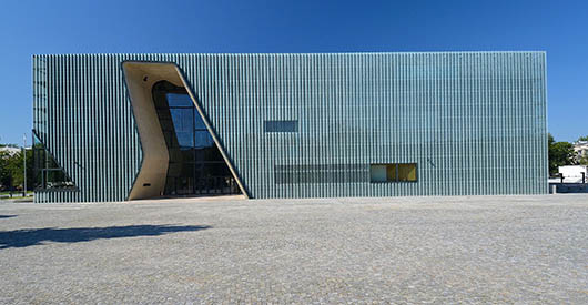 The newly opened Museum of the History of Polish Jews in Warsaw. Image by Adrian Grycuk. This file is licensed under the Creative Commons Attribution-ShareAlike 3.0 Unported license.